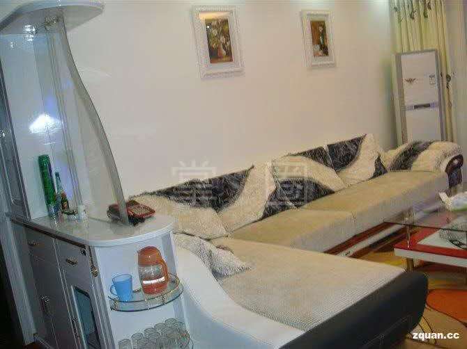 振龙山庄  135㎡ 四室两厅两卫，售:106.8万元