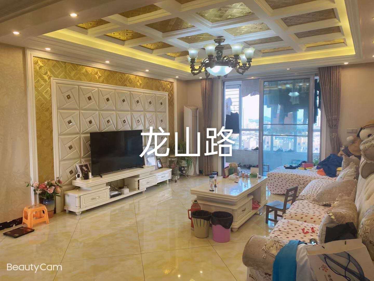 玉龙华府  129㎡ 122万元精装带杂物间