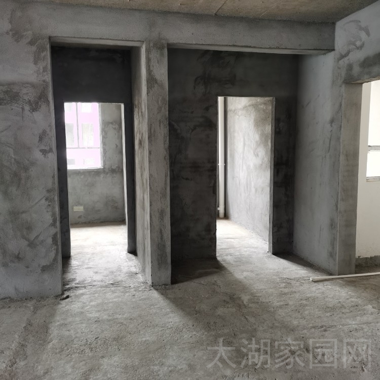 天泰135平边户三室两厅两卫带电瓶车车位 103万，首付55万