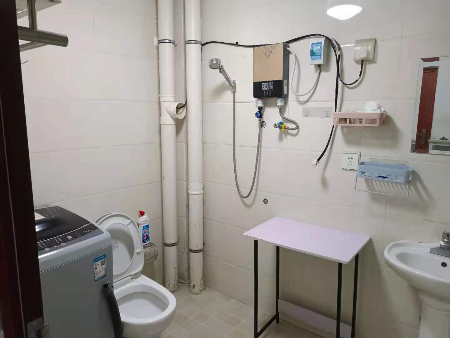 晋湖山庄  70㎡ 两室两厅一厨一卫1200元/月