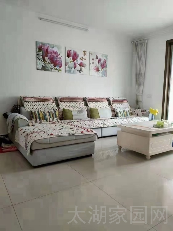 天龙新村多学区好房 三室两厅一卫精装修，带车库一起出售 114㎡ 96.8万元