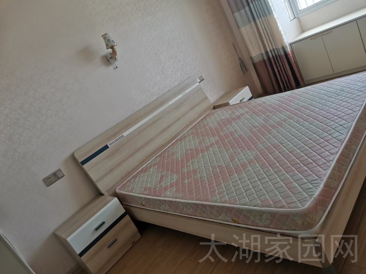 政府 附近 124㎡ 精装带车库112.8万元