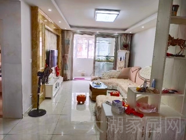 振龙山庄  122㎡精装带大车库 105万元