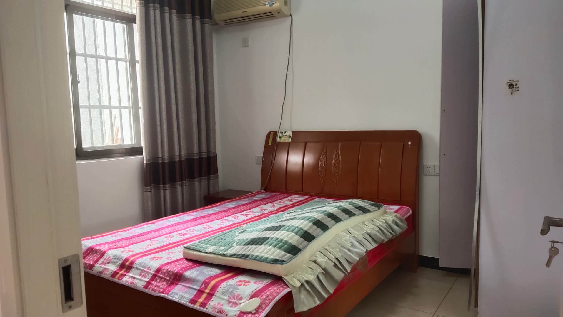 烟雨江南  两室两厅一厨一卫1100元/月