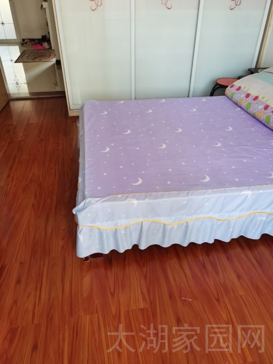 宏泰花园  130㎡三室两厅两卫 89.8万首付28万余款可以按揭