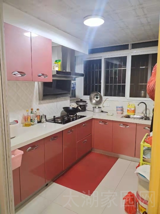 振龙山庄108平 三室两厅精装修带复试 十几平大车库 89.8万元