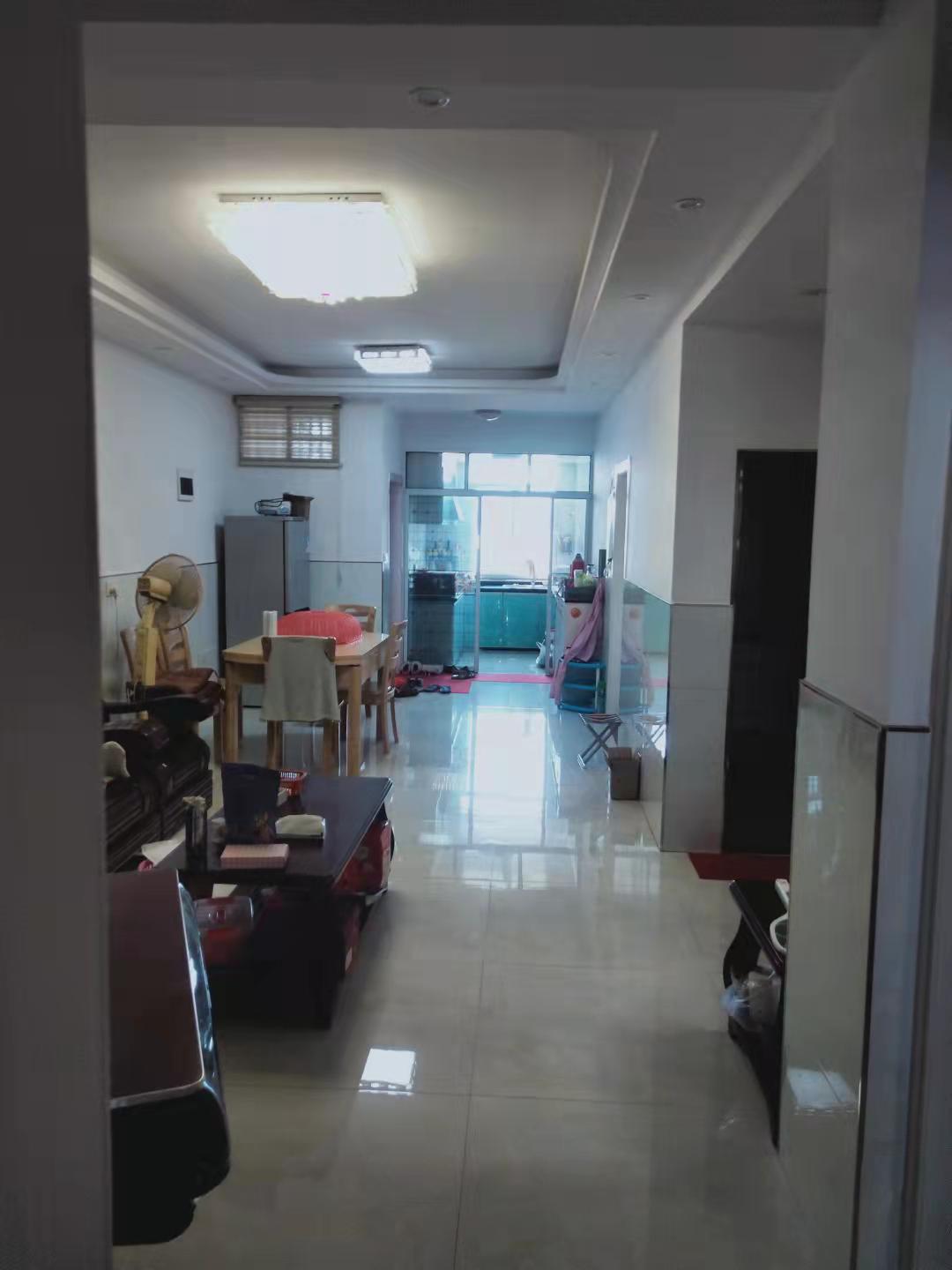 龙安小区中间层 3室 126㎡ 81.8万 精装修