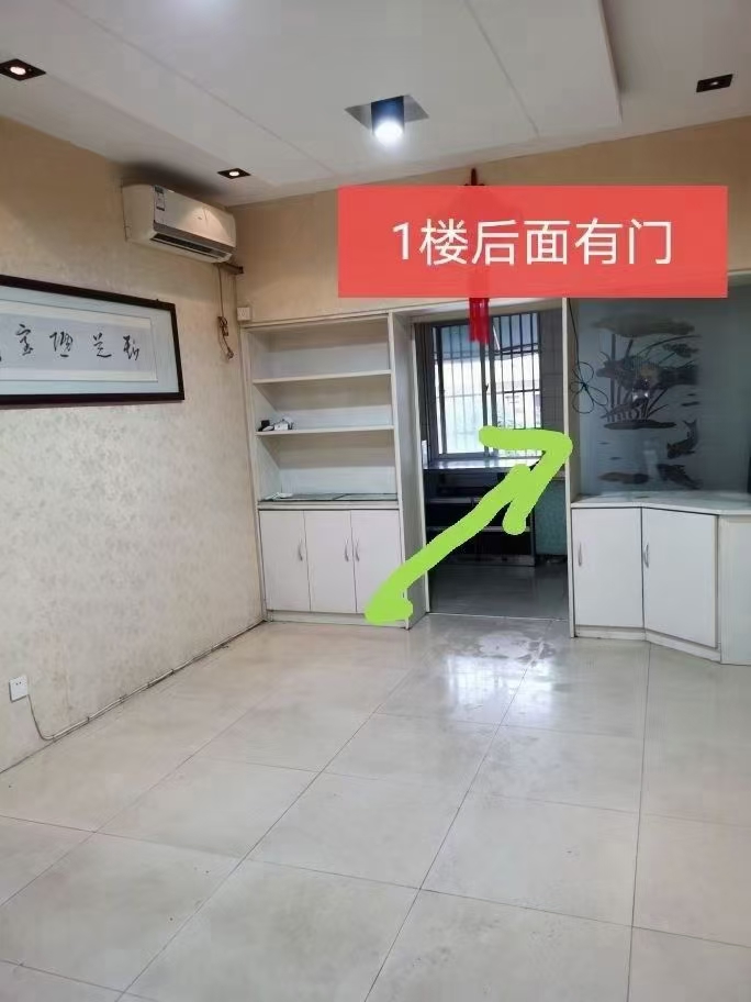 人民东路一间三层120㎡十30㎡露台 68.8万元