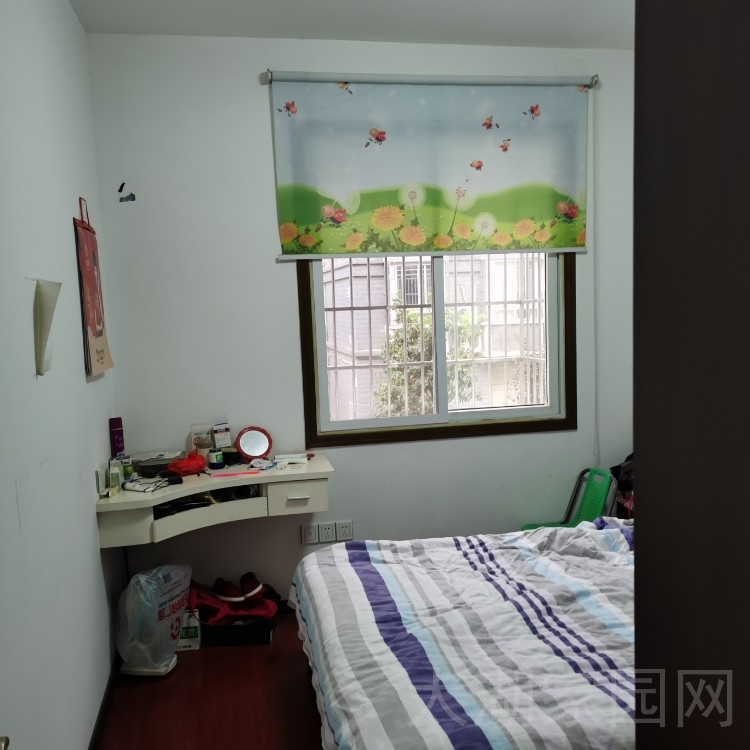 振龙山庄  132.5㎡ 三室两厅两卫110万。