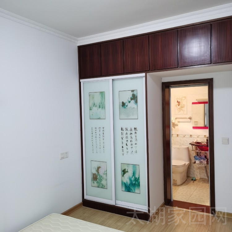 振龙山庄三楼  116㎡ 三室两厅两卫带车库98万元