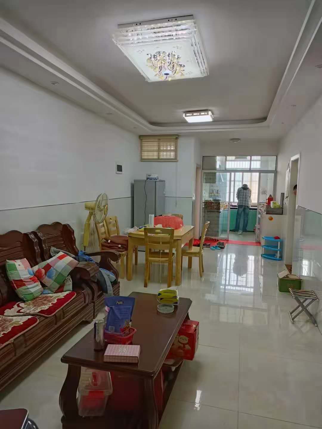 龙安小区  126㎡三室两厅 82万元