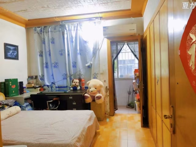 建设路老新小附近  86㎡  含17㎡杂物间一起68.8万元