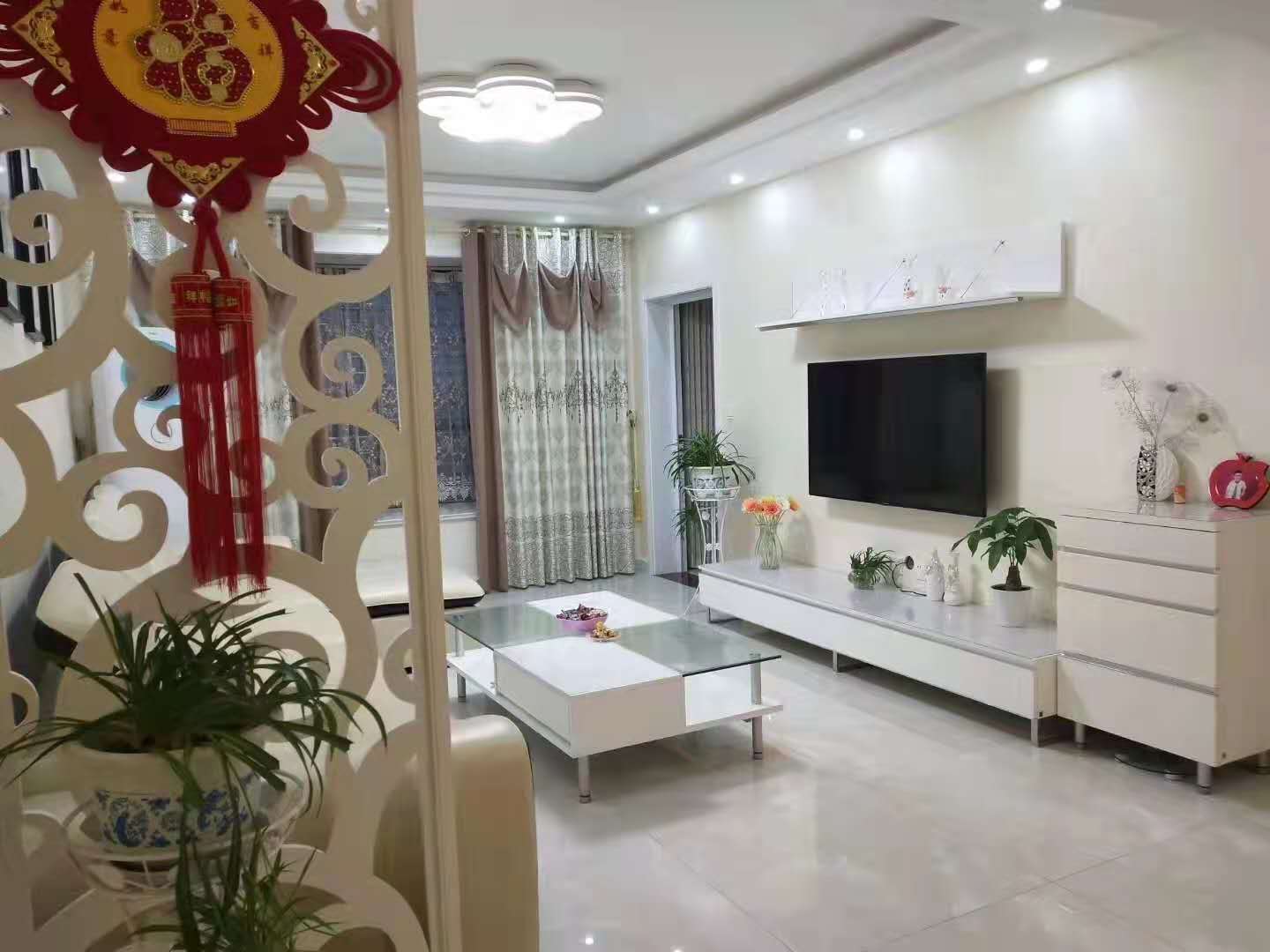 龙城庄园  109㎡ 三室两厅一厨一卫带杂物间108万元