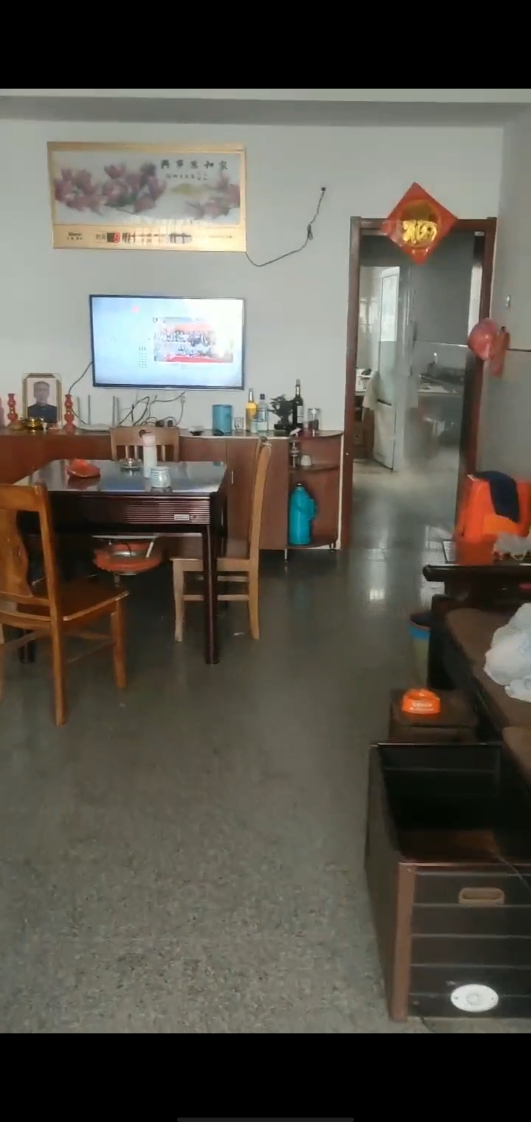 火车站附近一间三层 170㎡  精装修 52万元