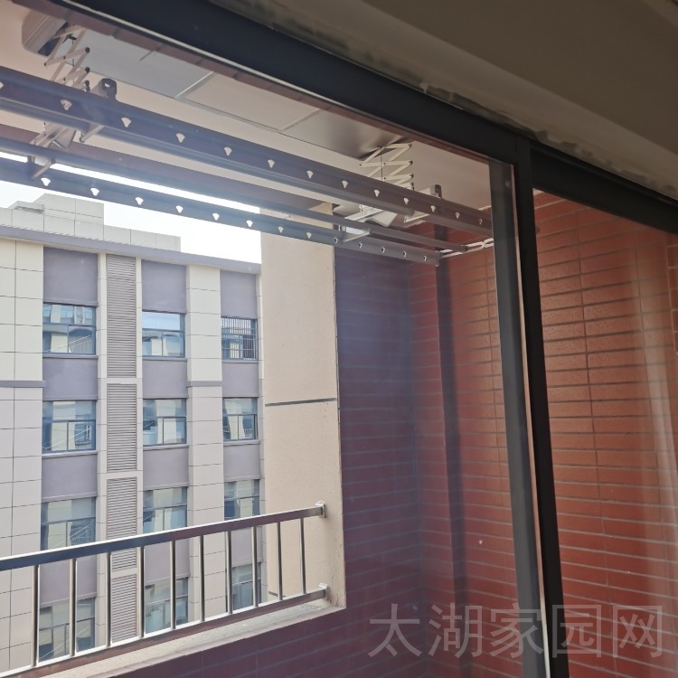 御湖城  126㎡精装修三室两厅两卫 68.8万