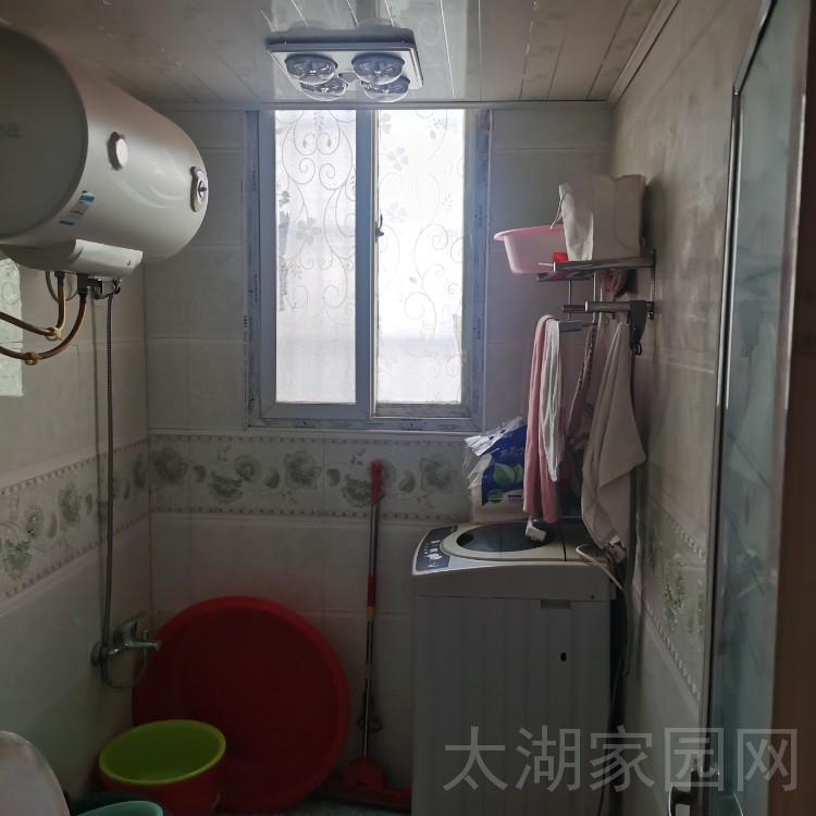 擎天小区 一楼 87㎡ 两室一厅一厨一卫带车库48.8万