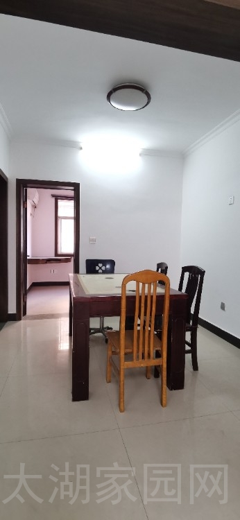 天龙新村 双学区 114㎡三室两厅两卫 92.8万元，送大车库，首付25万。