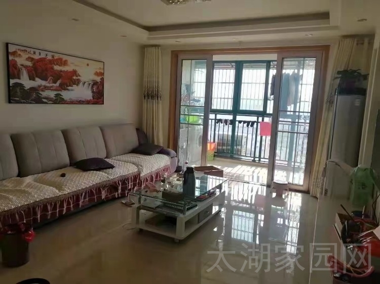 龙城庄园  140㎡三室两厅两卫精装修 128万元，送杂物间