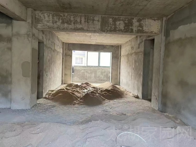 晋湖家园  135㎡ 116万元毛坯带杂物间