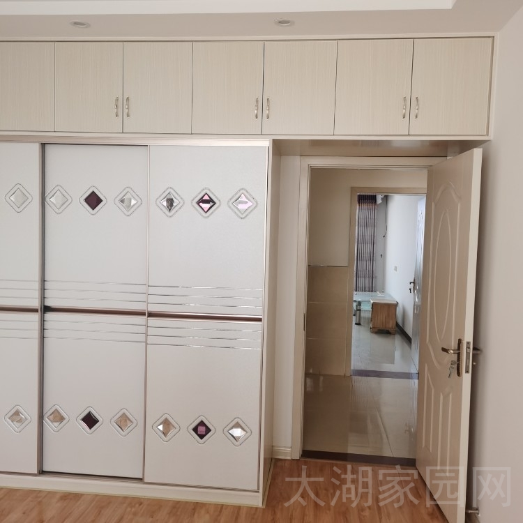 文博园烟雨江南  110㎡三楼两室两厅两卫 1.5万/年