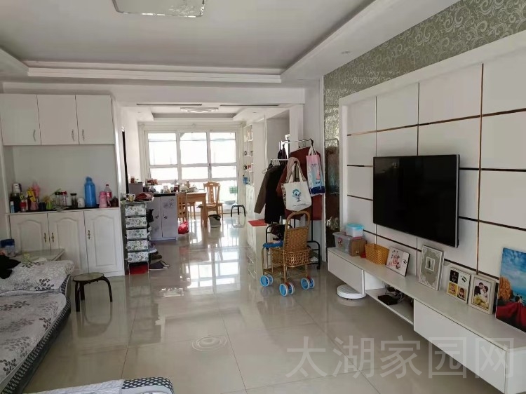 晋湖家园  123㎡三室两厅两卫 105万元带复试，带大杂物间