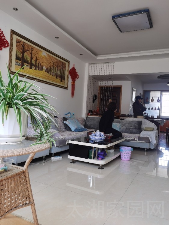 文苑花园  140㎡三室两厅两卫 125万，带杂物间