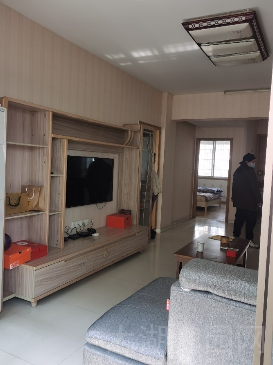 首付25万，文苑 123㎡三室两厅两卫 107.8万元，精装带杂物间