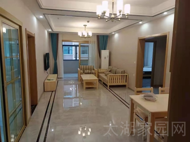 御湖城  126㎡ 67.8万（拎包入住）