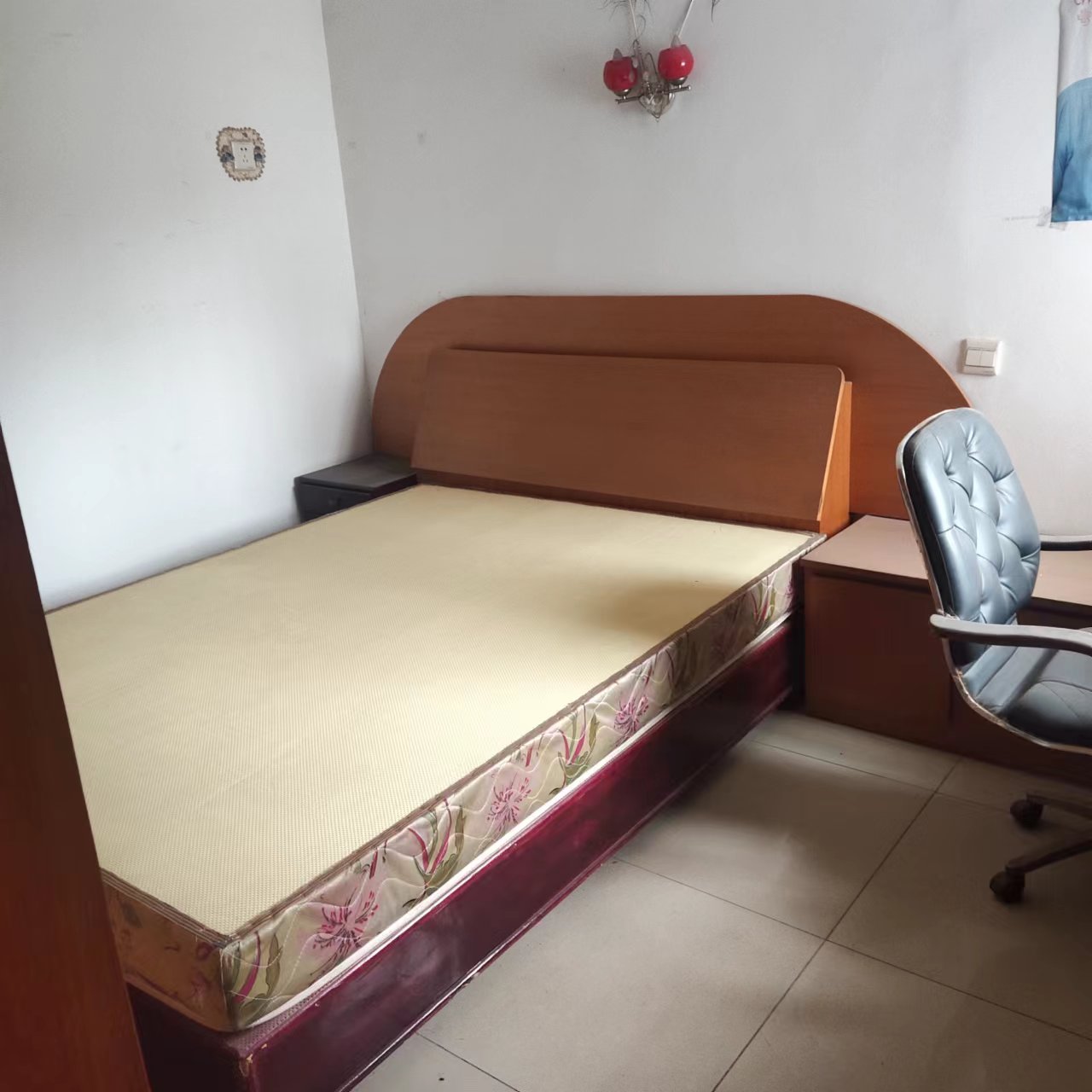 天龙新村  两室两厅一厨一卫 1050元/月