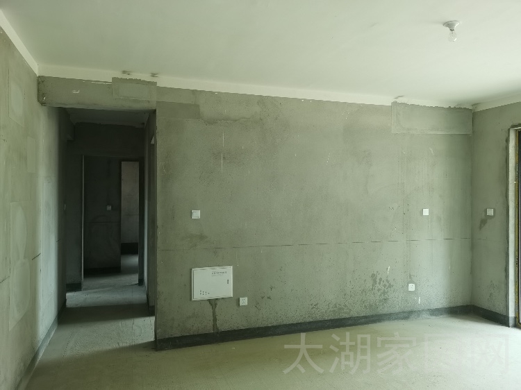 御湖城  127㎡三室两厅两卫 带车位107万