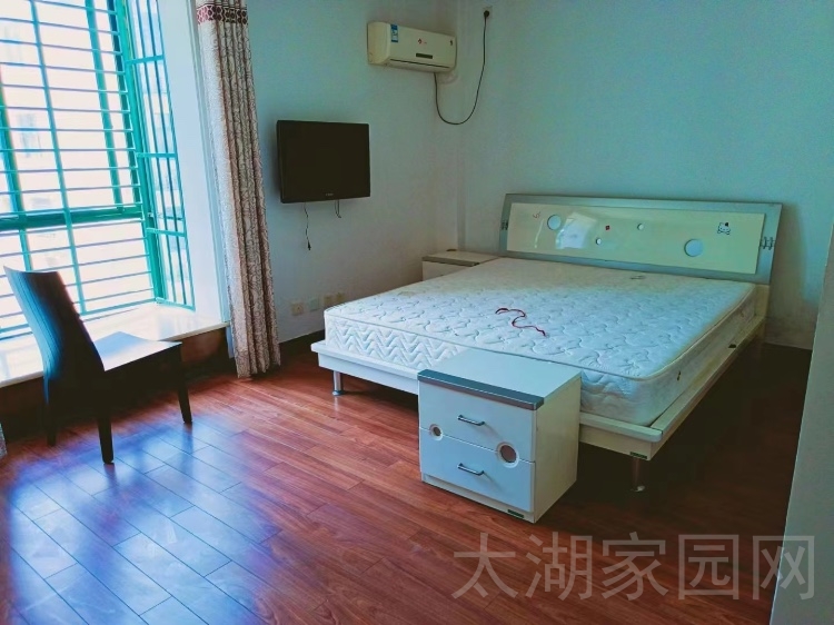 天泰花园  126㎡精装修三室两厅两卫 99.8万，首付25万