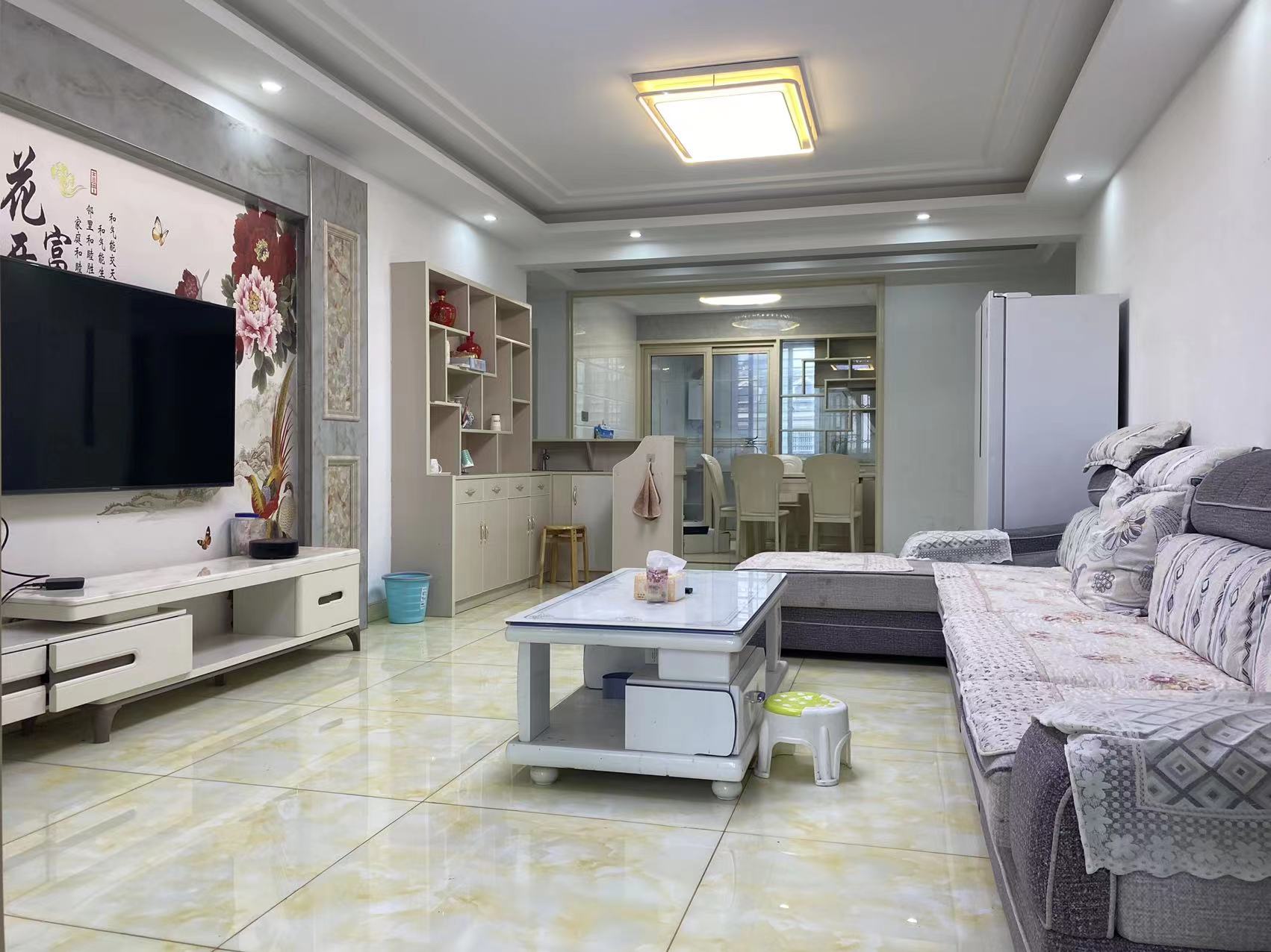 晋湖家园3室两厅两厅，家电家具齐全拎包入住，年租金22800元