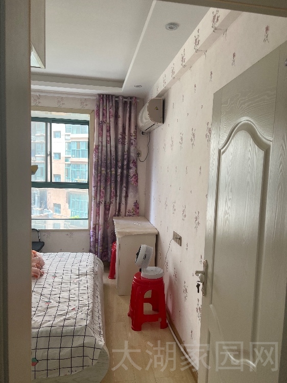 龙城庄园  136㎡ 三室两厅两卫125万