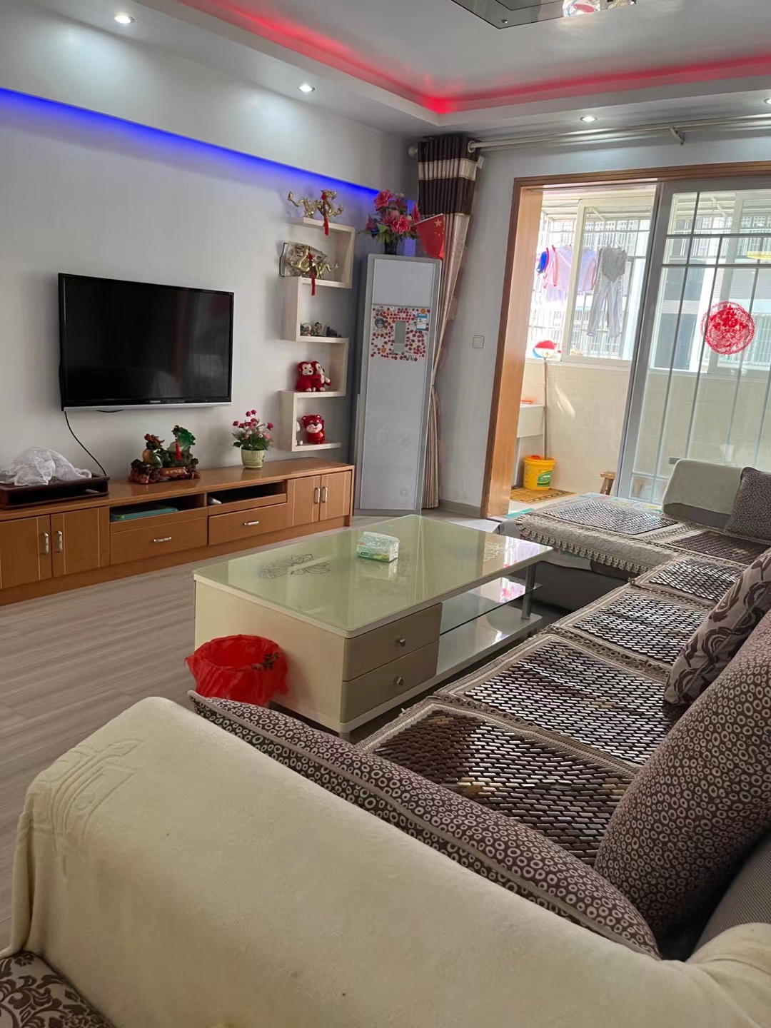 金色家园  111㎡三室两厅带杂物间 98.8万元