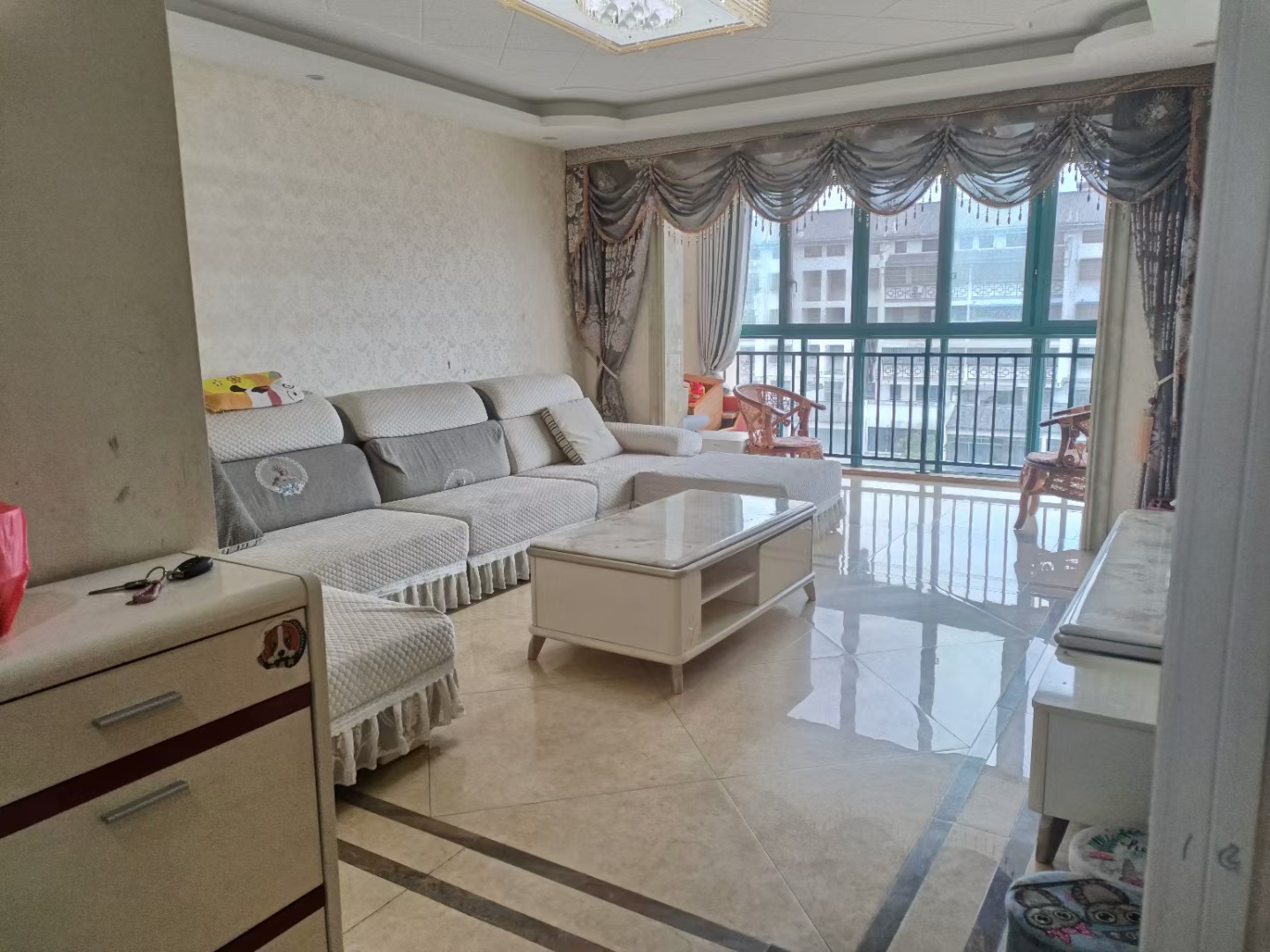 龙城庄园  140㎡三室两厅两卫 123万元