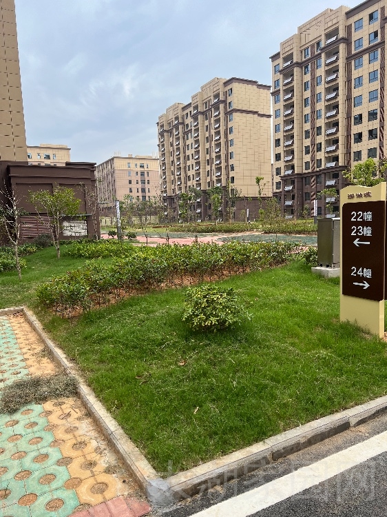 安吉特御湖城  136㎡四室两厅两卫 120万可以按揭
