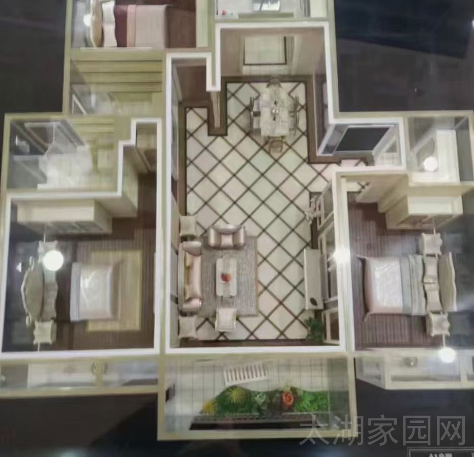 御湖城二期好楼层  126㎡三室两厅两卫 102.8万（不用绑车位）