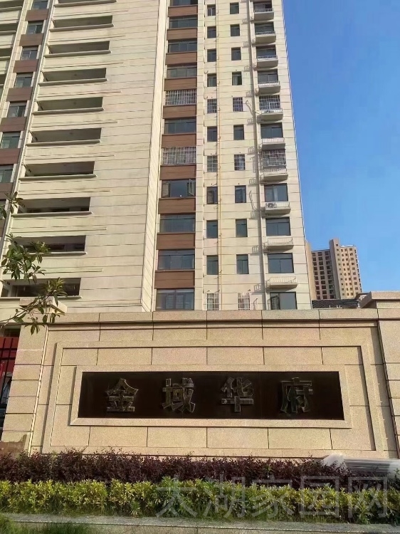 金域华府  131㎡ 三室两厅两卫100万带车位出售
