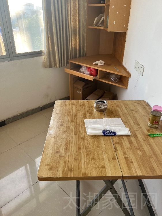 宏泰花园  一室一厅一卫一厨 6000元/年