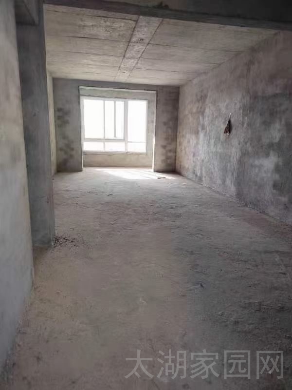 龙城庄园  135㎡ 三室两厅两卫105.8万，首付27万税费低