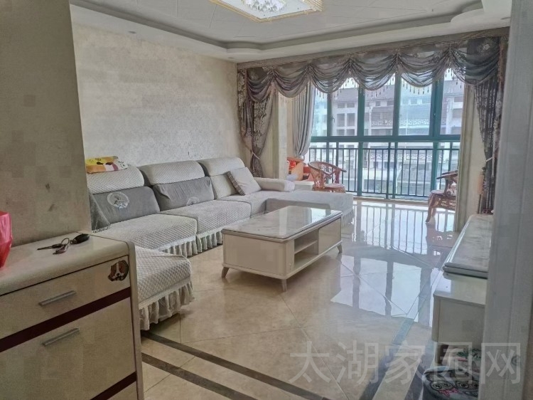 首付28万，龙城庄园  138㎡ 三室两厅两卫116.8万