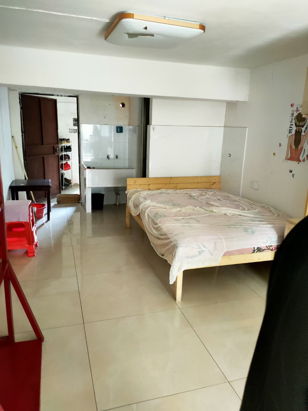 天龙新村  一室带厨房卫生间，租金4800/年