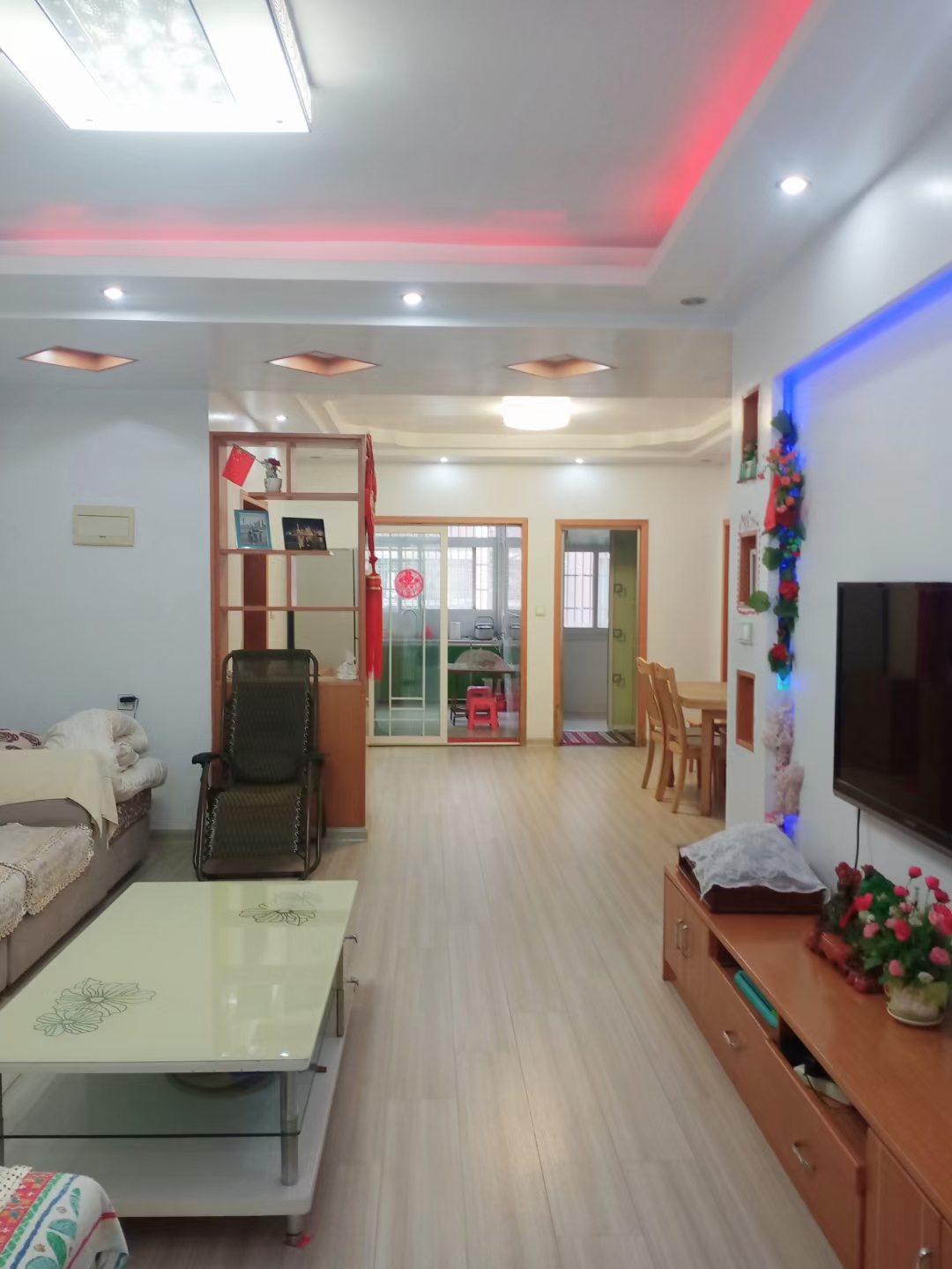 金色家园  112㎡三室两厅一厨一卫带杂物间 93.8万元