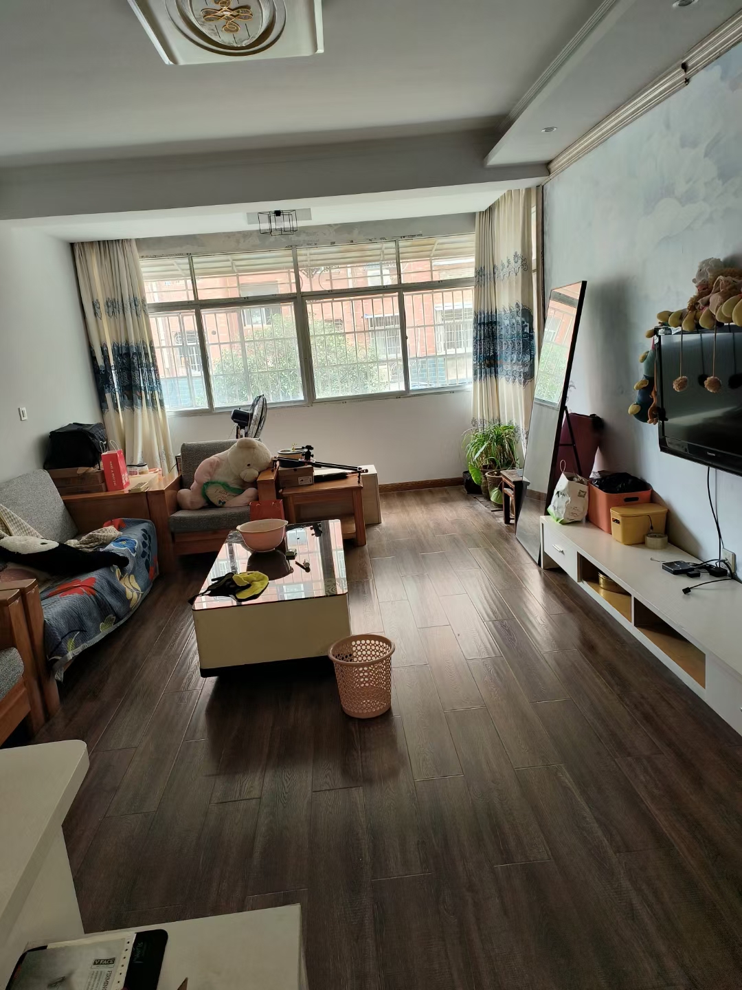 天龙景园  108.2㎡ 三室两厅一厨一卫带平台78.8万元