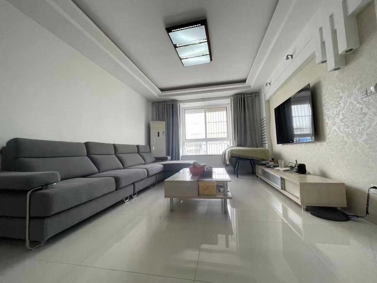 金色家园  127㎡ 三室两厅两卫95万元