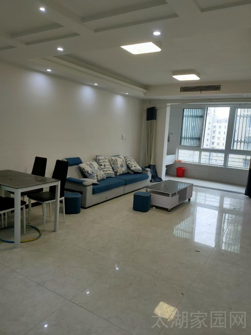 晋湖家园  142㎡ 120万元精装带车位一起卖