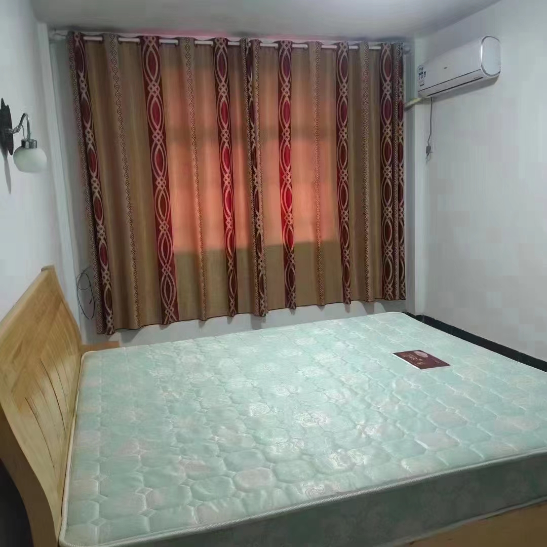 海明公社附近，一室一厅一厨一卫，年租9000/年