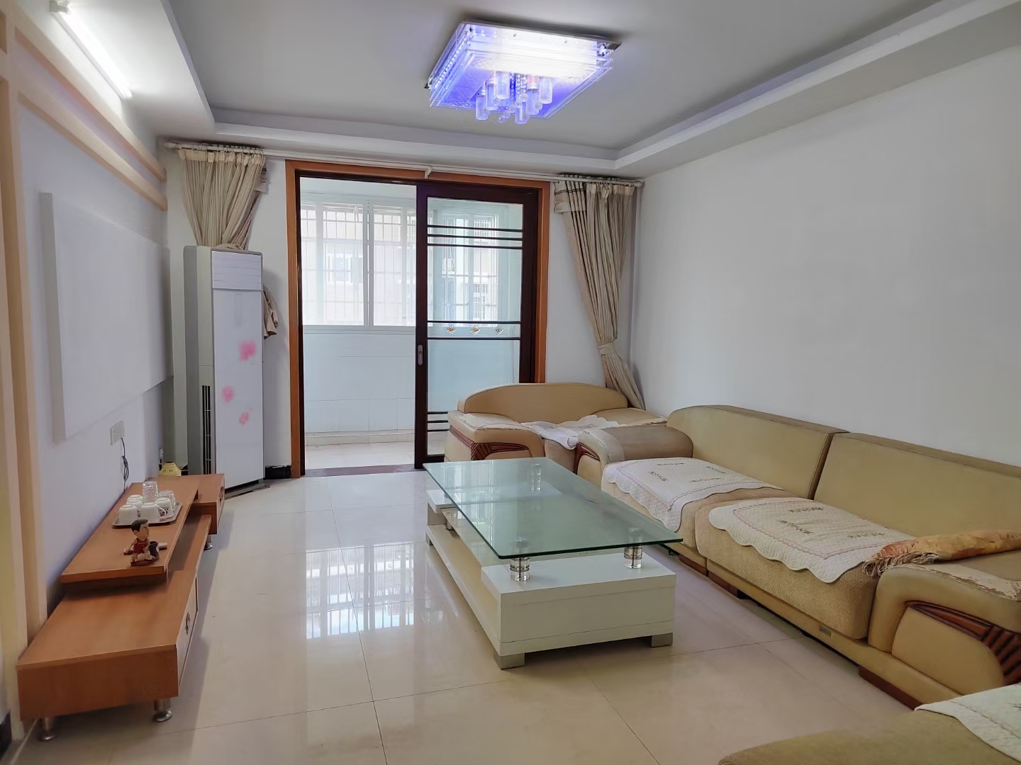 金色家园  111㎡ 三室两厅带杂物间，67万元