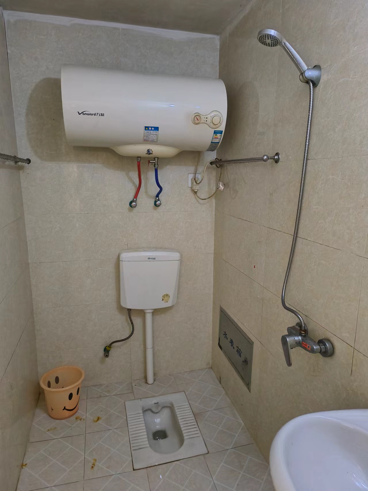 振龙山庄 车库出租， 30㎡ 500元/月