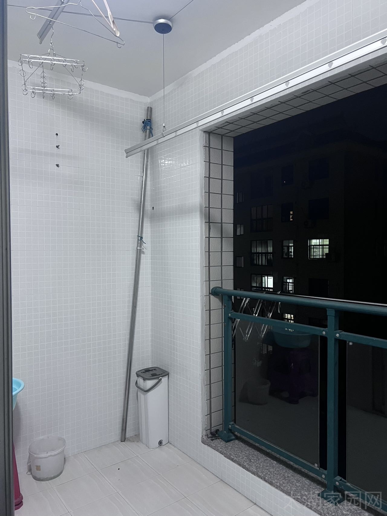 晋湖家园  三室两厅两卫带车位1.7万含物业费